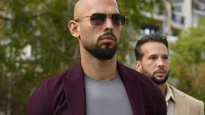 Andrew şi Tristan Tate nu vor putea părăsi România pentru a călători în UE