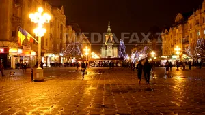 Jonglerii cu foc, lansare de lampioane şi concerte, de 