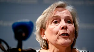 Ministrul olandez al Apărării demisionează, pe fondul criticilor privind evacuările din Afganistan