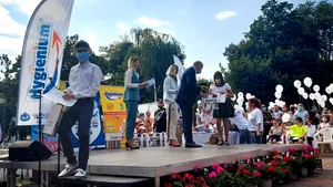 650 de elevi de nota 10, premiaţi pentru rezultatele excelente 