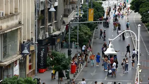 București pe plăcuțe de stradă - Iancu Jianu, Stalin, Turnătorului | Cum a ajuns Capitala să aibă o piață Hitler