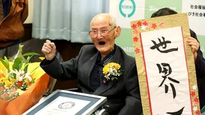Chitetsu Watanabe din Japonia, în vârstă de 112 ani, este cel mai bătrân bărbat din lume