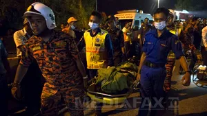 Cel mai grav ACCIDENT rutier din istoria Malaeziei: Cel puţin 37 de morţi, după răsturnarea unui autocar într-o prăpastie - FOTO