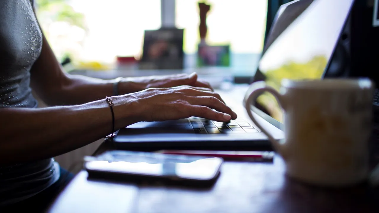Sondaj Bestjobs: Angajaţii români îşi aglomerează vacanţele pe timpul verii