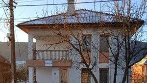 Cum arată un sediu de poliţie din Cluj: Geamuri de lemn, vechi de 30 de ani, bătute în cuie pentru a ţine frigul departe