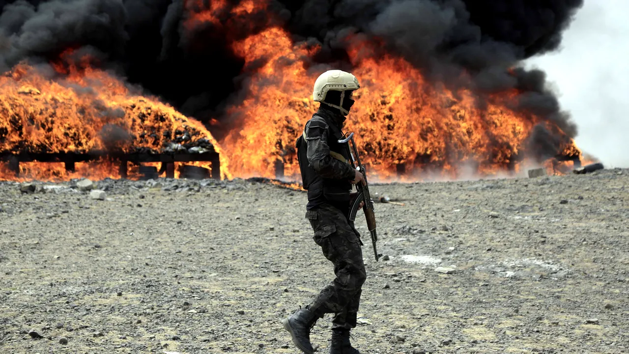 Rusia sare în ajutorul rebelilor houthi. Moscova a antrenat luptătorii şi ar fi vrut să le trimită şi echipamente militare. Arabia Saudită a intervenit