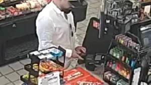 Românii copiază cardurile americanilor, iar cu banii ilegali închiriază bolizi de lux, case și piscine. Dezvăluiri Wall Street Journal