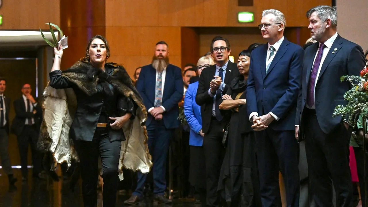 O senatoare australiană, cenzurată pentru că l-a huiduit pe Regele Charles