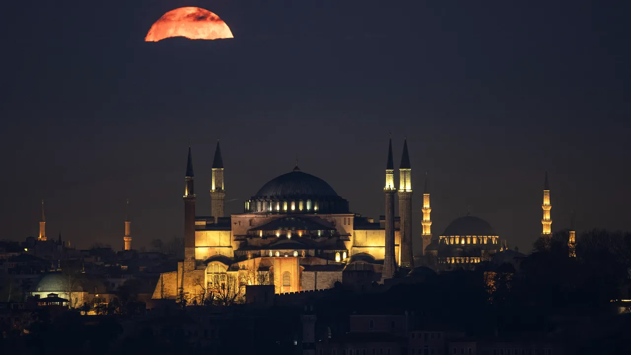 Între Occident şi Orient. Cum să te distrezi în Istanbul, în anul 2022