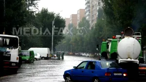 PMB: Utilaje pregătite în cartierele Capitalei, pentru a interveni la eliminarea apei