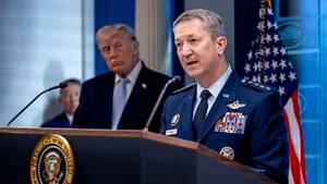 Trump analizează noi opțiuni militare în Iran, inclusiv atacuri rapide și controlul Strâmtorii Hormuz