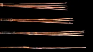 Patru suliţe luate de exploratorul James Cook de la aborigeni vor fi returnate Australiei