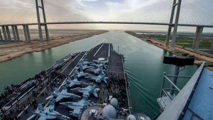 O dronă militară iraniană s-a apropiat periculos de un portavion american, în Golful Persic, acuză SUA