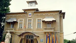 170 de angajaţi ai Primăriei Slatina, în grevă japoneză