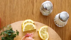 Hrana procesată conţine cantităţi prea mari de sare