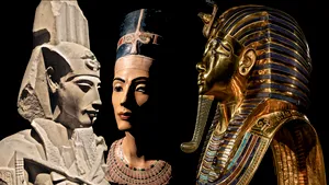 Noi informaţii surprinzătoare au ieşit la iveală despre Tutankhamon. Camera sa funerară ar avea o intrare către mormântul reginei Nefertiti