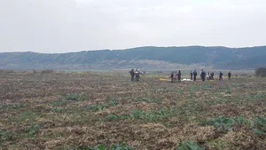 Un paraşutist în vârstă de 27 de ani a murit după ce a căzut de la 3.000 de metri. El avea 400 de salturi la activ - FOTO