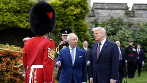 Regele salută „legătura durabilă” cu SUA și laudă „angajamentul” lui Trump de a opri războaiele