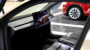 Franța refuză autorizarea sistemului de conducere autonomă a mașinilor Tesla. Ce probleme majore a găsit
