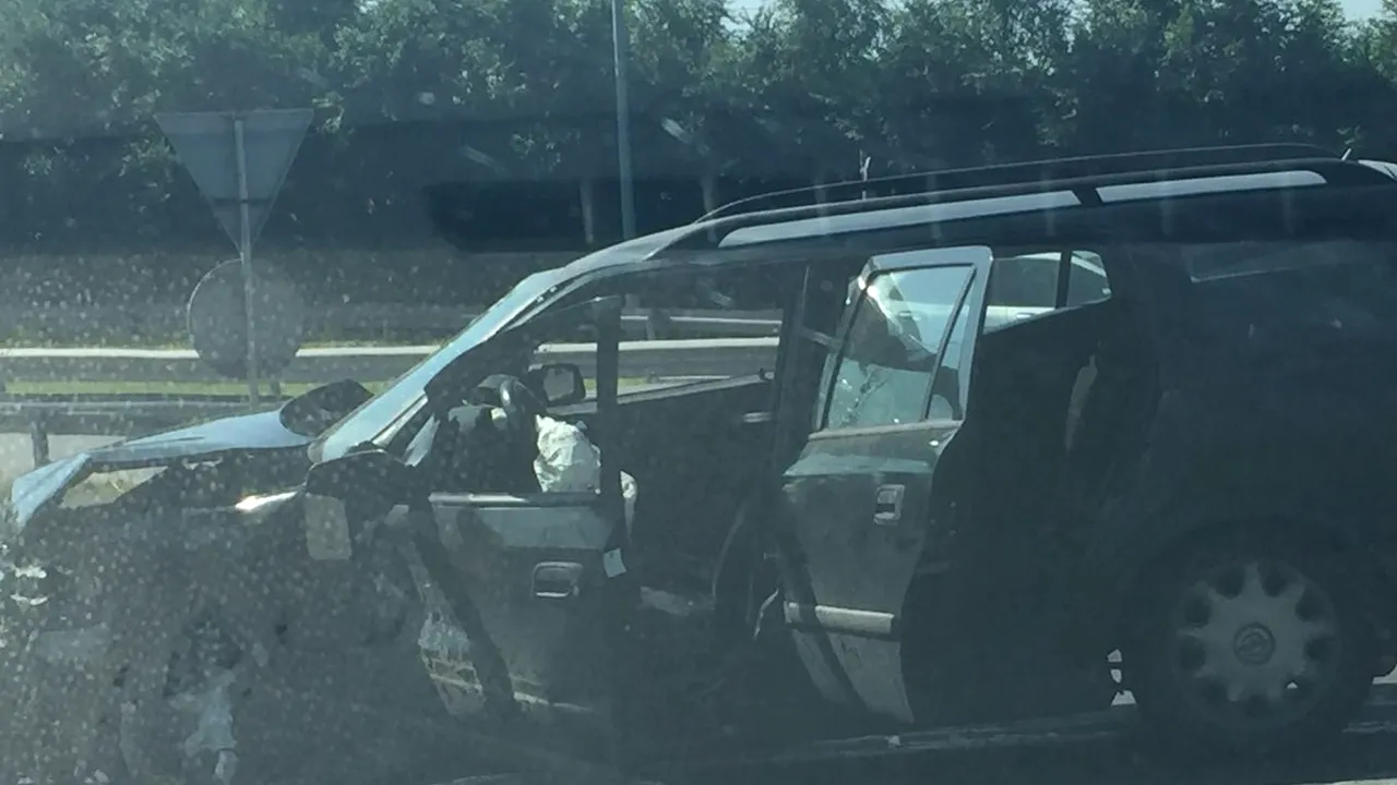 Trafic îngreunat pe A2 din cauza a trei accidente în care au fost implicate 21 de maşini - FOTO