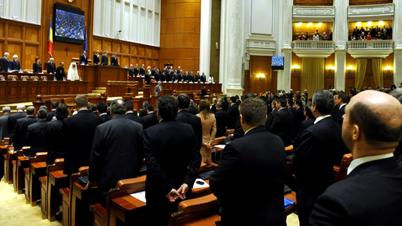 Senatorii au ţinut un moment de reculegere în memoria lui Gheorghe Dinică