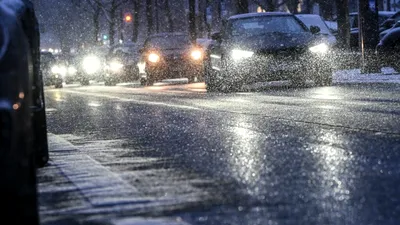 AUTO Când devin obligatorii, de fapt, anvelopele de iarnă. Regula pe care mulți șoferi o interpretează greșit