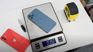 iPhone 12 chiar există. Pe internet au apărut primele recenzii