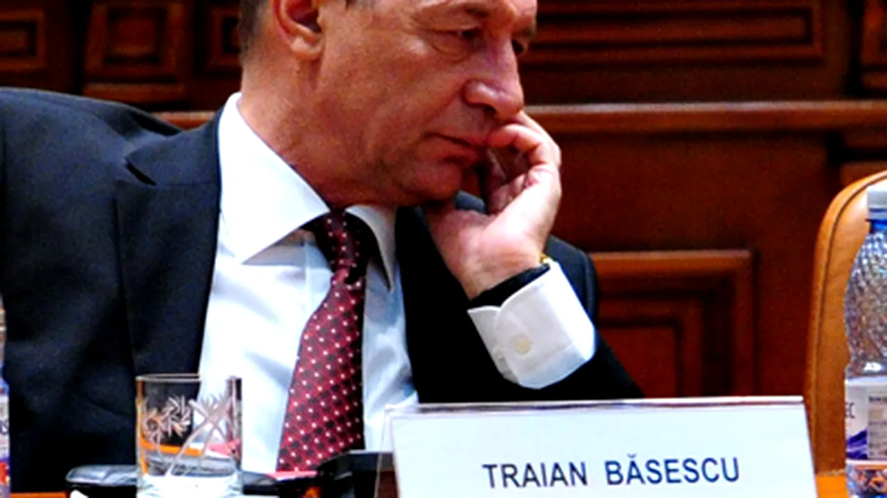Băsescu: Oricât ar vrea un aşa-zis ziarist să intervin să se oprească o anchetă, nu pot