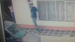 Momentul în care o jurnalistă din Columbia e împuşcată în cap, surprins de camerele de supraveghere - VIDEO