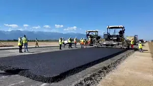 A început asfaltarea experimentală pe tronsonul 3 al Autostrăzii Sibiu - Făgăraș