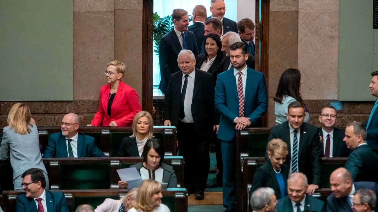 Parlamentul Poloniei continuă atacurile la justiţie: A fost adoptată o lege controversată care permite sancţionarea judecătorilor
