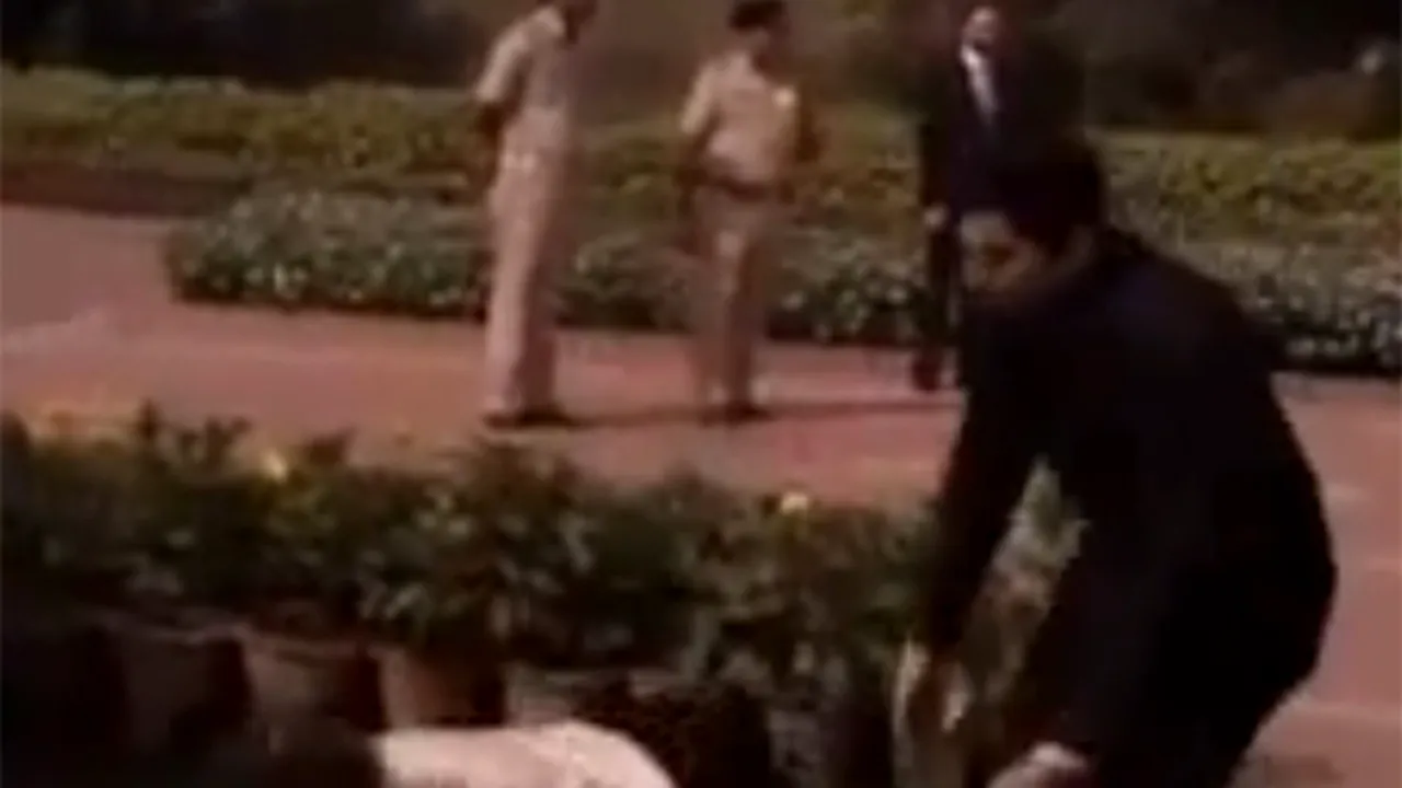 Ce a păţit un politician în timpul unei vizite - VIDEO