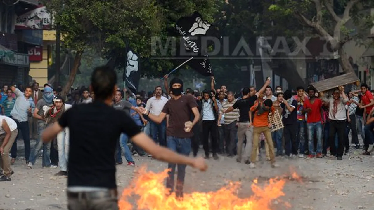 Agresori neidentificaţi au atacat cu cocteiluri Molotov sediul Al-Jazeera din Cairo 