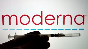 Cinci noi fluxuri de vaccinare cu serul Moderna vor fi deschise de luni în Arad