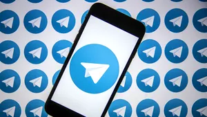 O nouă schemă de fraudă pe Telegram. Certificate false de vaccinare