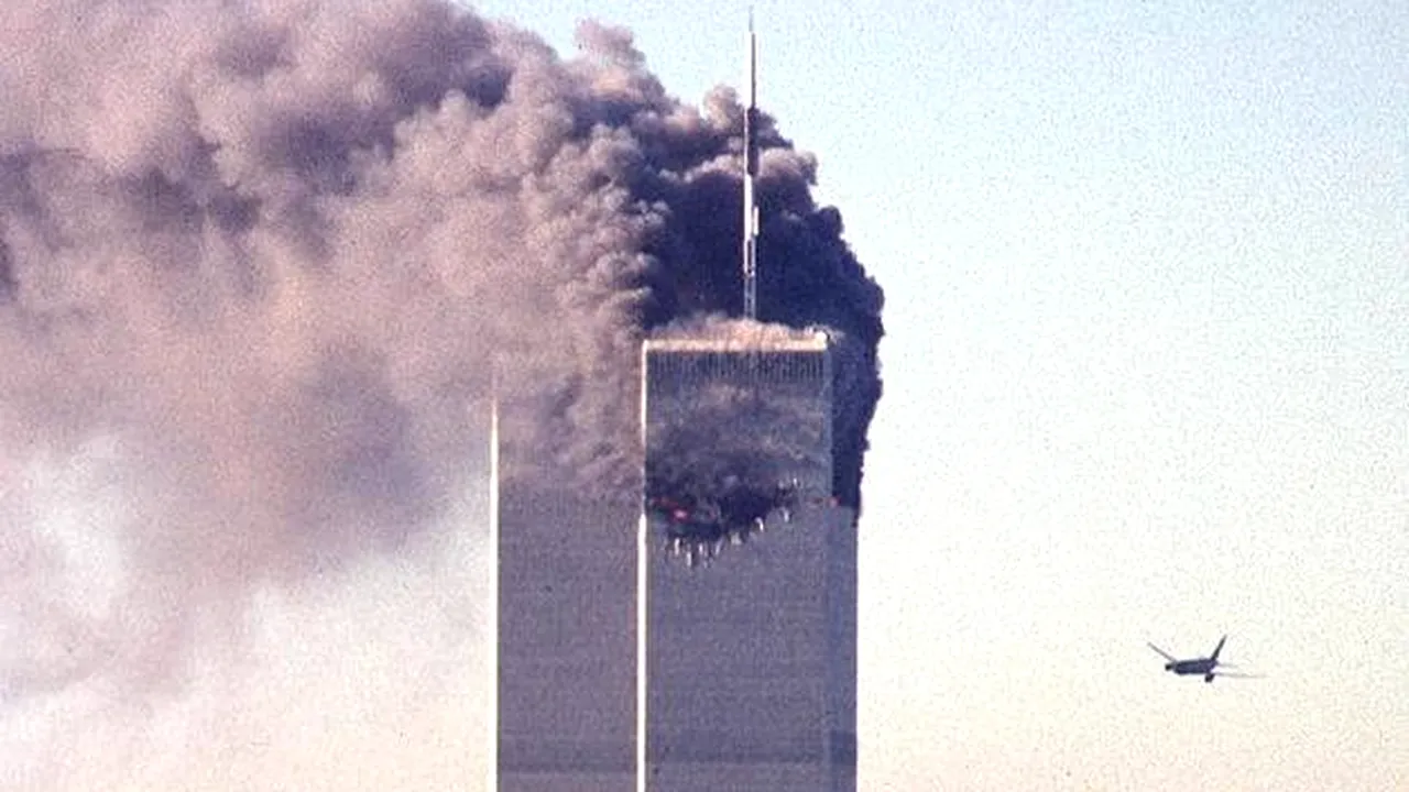 Marţi, 11 septembrie 2001 / 16:03:00 - Două avioane au lovit clădirile World Trade Center din New York – 3.000 de morţi şi dispăruţi