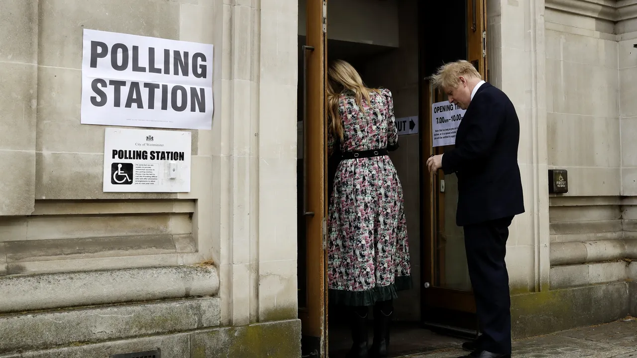 Alegeri locale în Marea Britanie. Un fost premier nu a putut vota deoarece nu a avut act de identitate