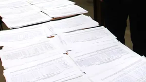 Cum au reuşit cei opt prezidenţiabili să convingă jumătate de Românie să semneze pe listele lor