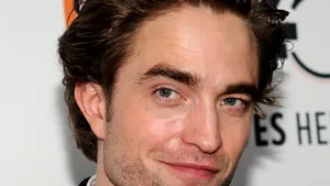 Actorul Robert Pattinson este COVID-19 pozitiv. Filmările pentru „Batman” au fost întrerupte