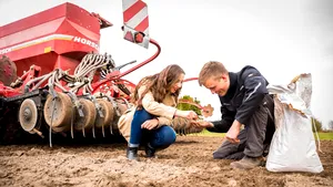 România primeşte 11,5 milioane euro pentru fermieri în cadrul pachetului de sprijin de urgenţă al UE