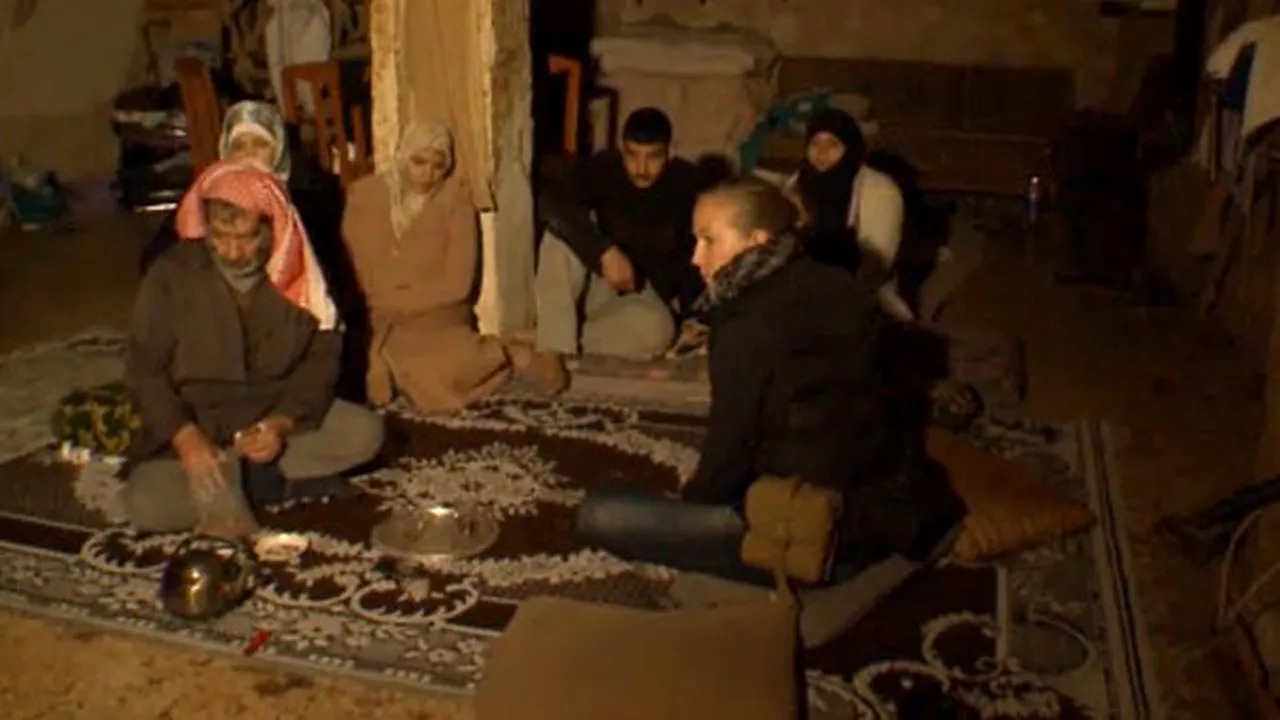 TEROAREA DIN SIRIA: Povestea familiei care trăieşte de patru luni într-un subsol, de teama bombardamentelor - VIDEO
