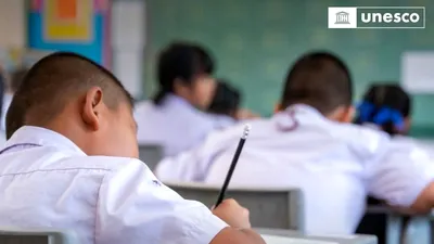 EXTERNE UNESCO avertizează: 113 țări cheltuiesc mai mult pentru datorii decât pentru educație. Ajutorul internațional riscă să scadă cu 30%
