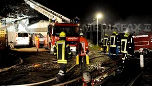 Aproximativ 50 de scutere şi motociclete, distruse la Paris în urma unui incendiu