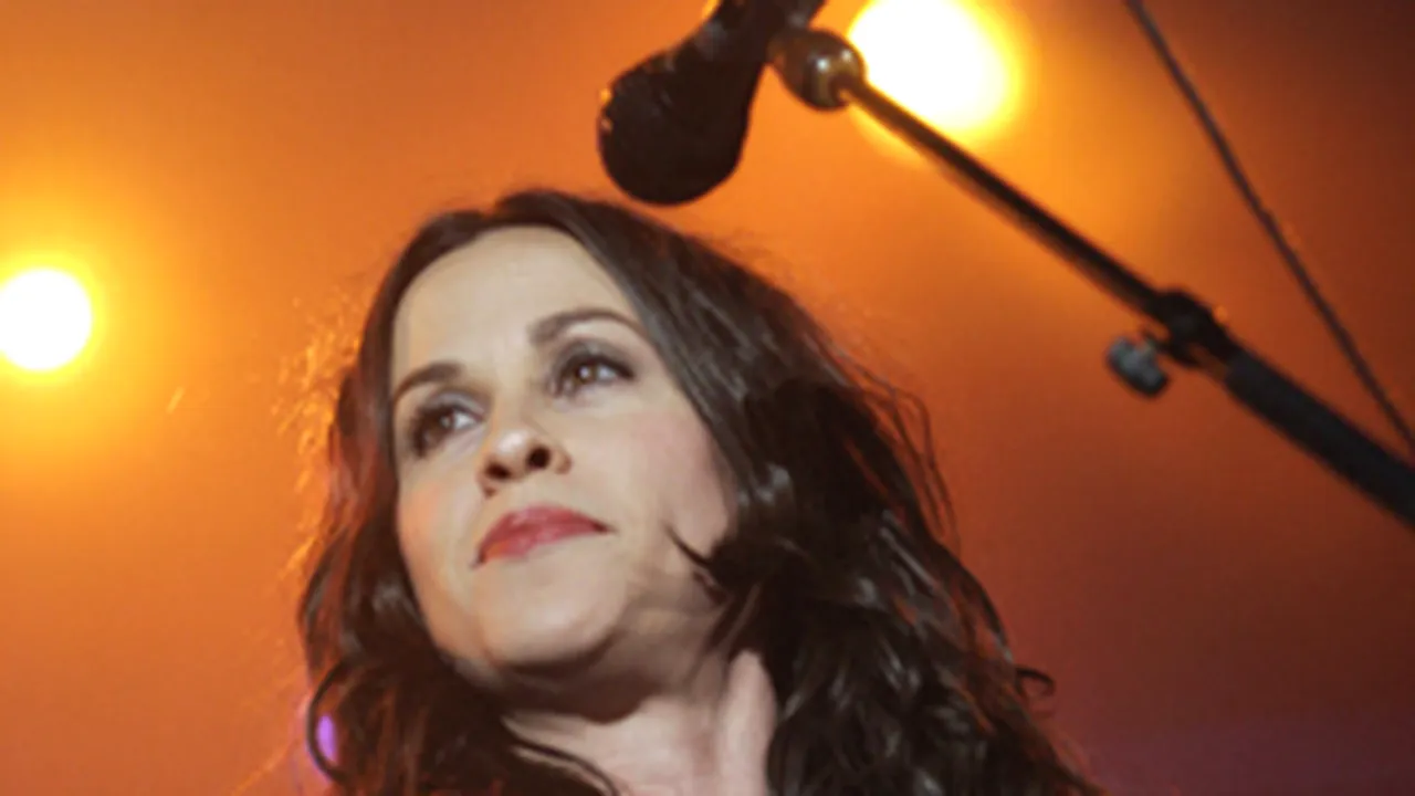 Alanis Morissette lansează, în primăvară, primul album din ultimii patru ani