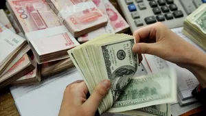 Chinezii aruncă cu miile de miliarde de dolari. Americanii nu prea vor să le vândă companiile