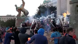 VIDEO Ce spun sârbii ieşiţi în stradă din cauza restricţiilor epidemice: „Avem dictatură. Vrem să schimbăm sistemul”