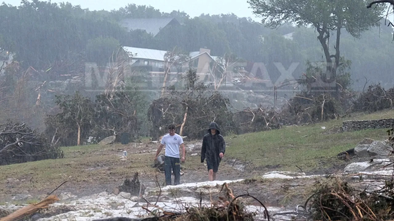 Obama declară stare de CALAMITATE MAJORĂ în Texas, în urma inundaţiilor - GALERIE FOTO