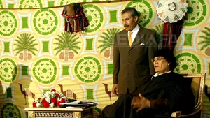 Muammar Kadhafi viola şi abuza femeile care îi asigurau protecţia