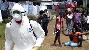 Bilanţul epidemiei de Ebola a depăşit 6.900 de morţi, anunţă OMS