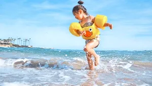 Distracţia în sezonul estival: cum să-ţi protejezi copiii de pericolele verii